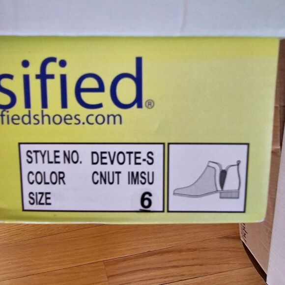 Cityclassified Women's Beige Devote Split Perforated Booties Size 6 - Picture 4 of 5